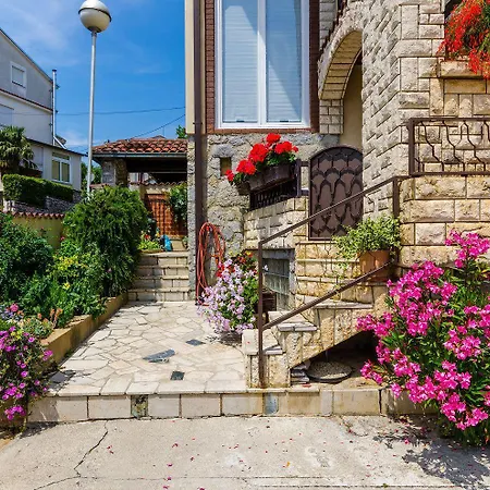 Idyllisches Studio-apartment In Der Altstadt Mit Privatparkplatz Und 400 Meter Zum Crikvenica