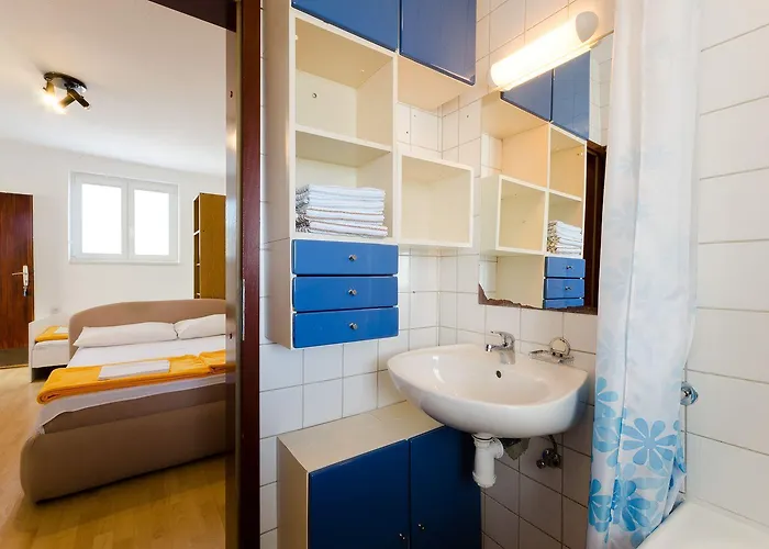 Idyllisches Studio-apartment In Der Altstadt Mit Privatparkplatz Und 400 Meter Zum アパート ツリクヴェニツァ