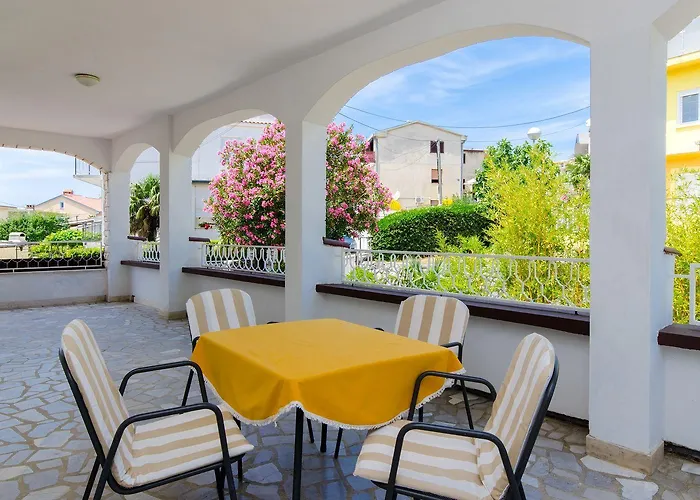 アパート Idyllisches Studio-apartment In Der Altstadt Mit Privatparkplatz Und 400 Meter Zum ツリクヴェニツァ