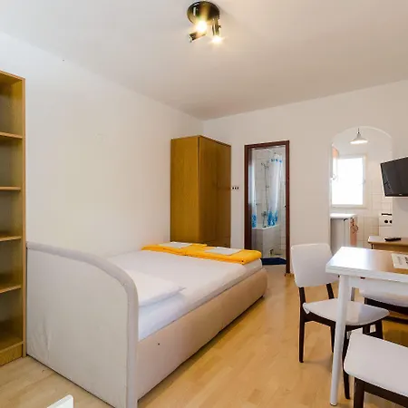 Idyllisches Studio-apartment In Der Altstadt Mit Privatparkplatz Und 400 Meter Zum Apartment *